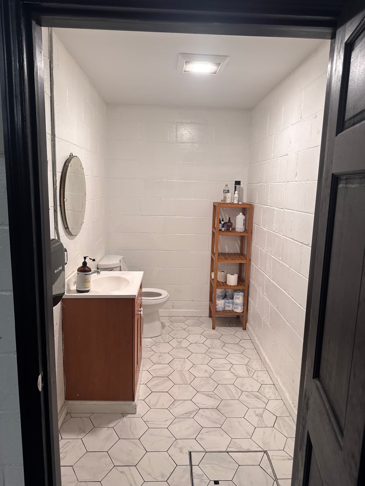 Vanity and shelving in Diamondheart upstairs bathroom